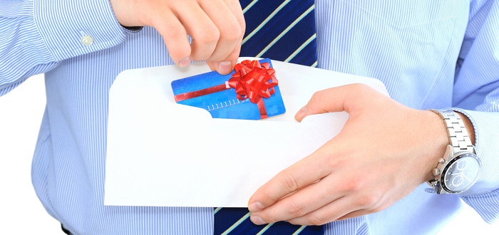 審査に通りやすいクレジットカードは?