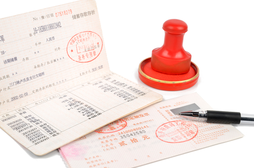 クレジットカードの支払い口座は自分以外の口座でも設定出来ますか?