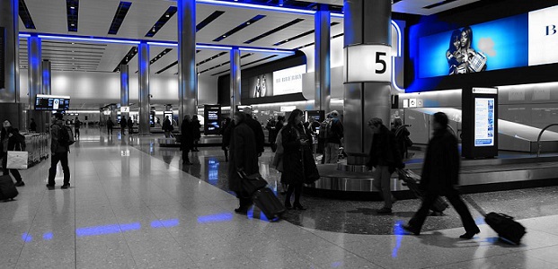 アメックスは、ネット申込み以外にも空港や駅などのキャンペーンブースで新規申込みを受け付けているケースがあります。