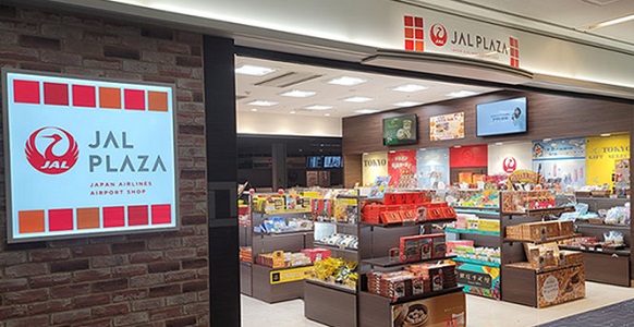 JALカード会員は、国内空港の対象店舗で各種サービスが受けられます。