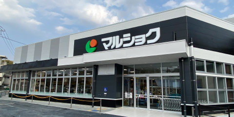 マルショクでは、全店舗でPayPayやau PAYなどのスマホ決済（QRコード決済）を利用出来ます。